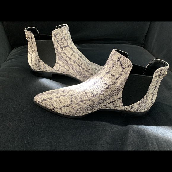 Cole Haan Hara Snake Print Bootie Size 8.5 - Picture 2 of 6